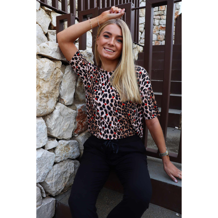 Alma t-shirt - Lux leo red heart